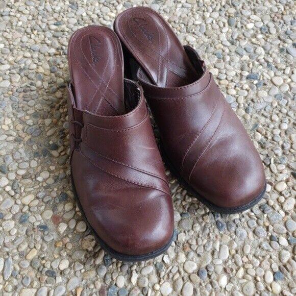 Clarks Heels Women's Brown Leather Slip On Heels - Size 6.5 - Picture 2 of 8